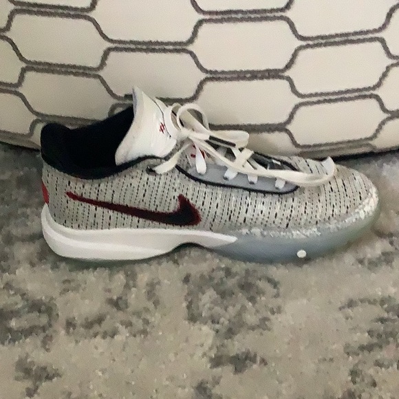 LeBron James 20’s - Picture 2 of 6